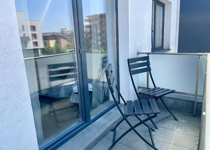 Yamaluxe - Between The Lakes - Close To Iulius Mall